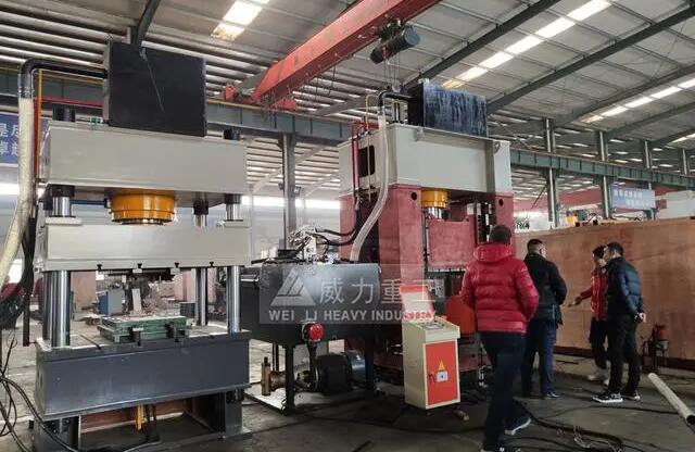 空調(diào)外機支架成型液壓機